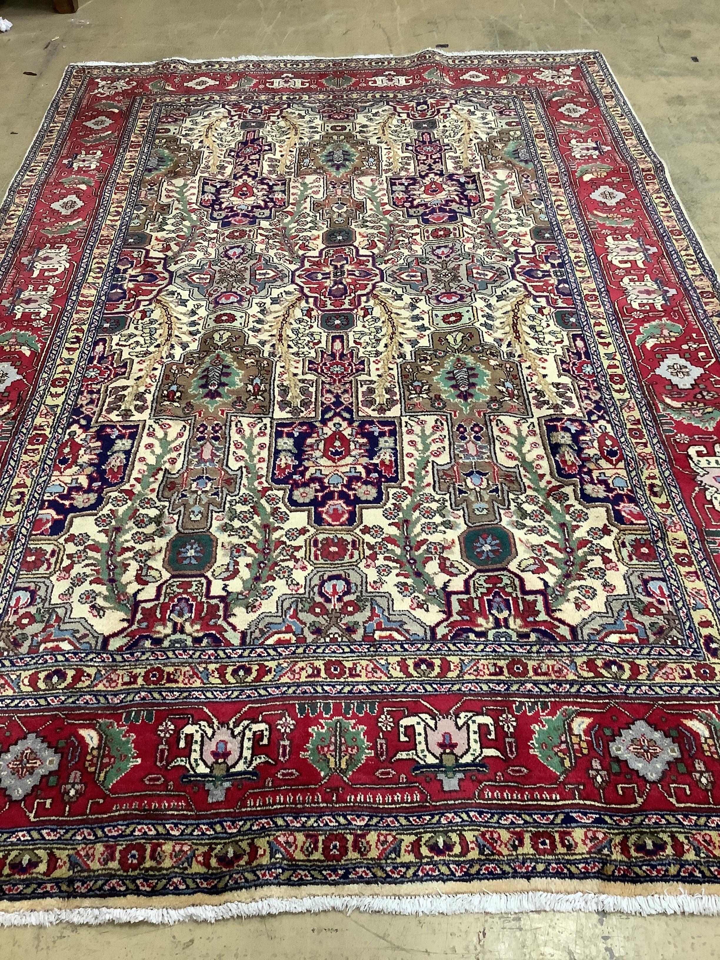 A Tabriz ivory ground carpet, 304 x 204cm